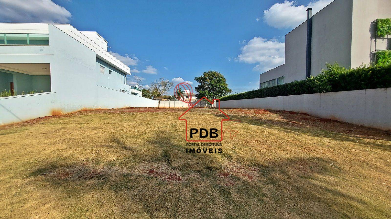 Loteamento e Condomínio, 810 m² - Foto 1