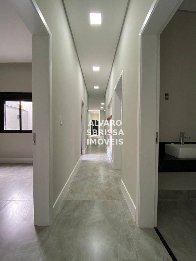 Casa de Condomínio à venda com 3 quartos, 220m² - Foto 3