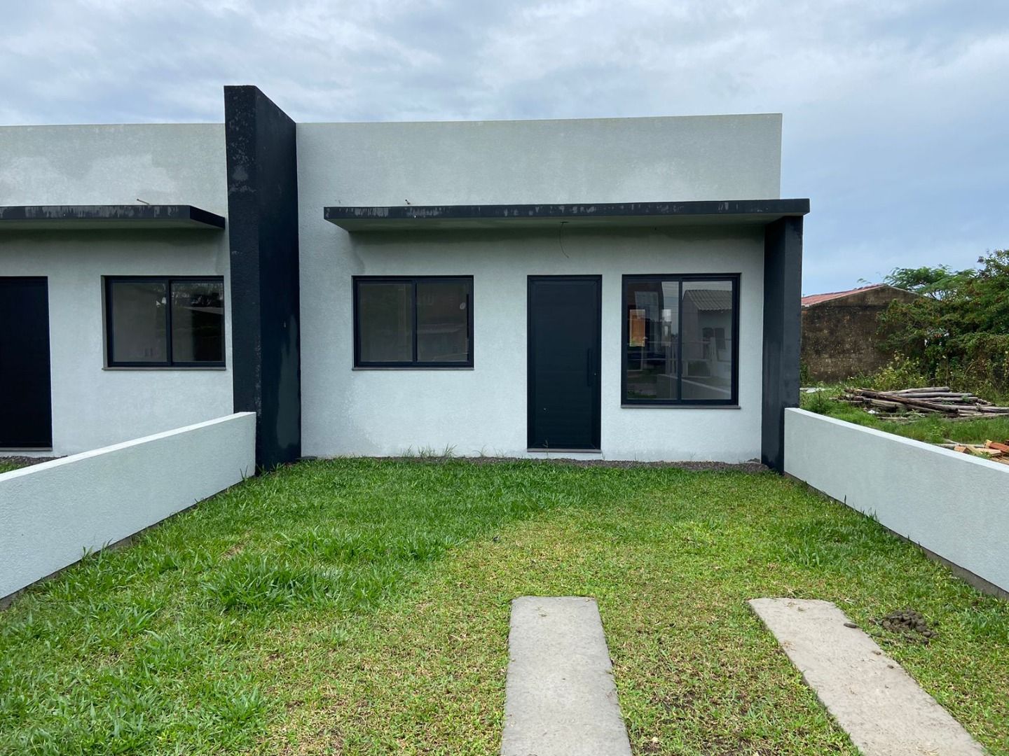 Casa à venda com 2 quartos, 50m² - Foto 2