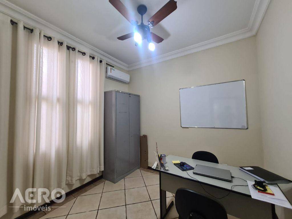 Casa à venda com 4 quartos, 220m² - Foto 19