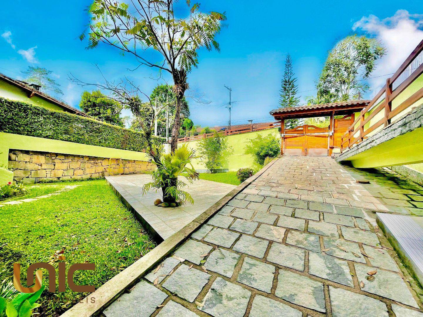 Casa à venda com 4 quartos, 220m² - Foto 2