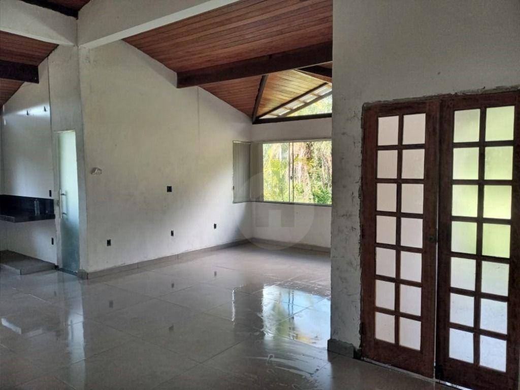 Casa à venda e aluguel com 3 quartos, 200m² - Foto 5