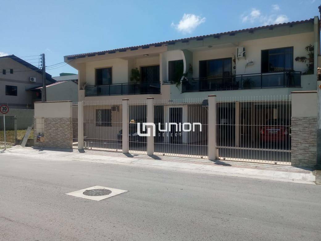 Apartamento à venda com 2 quartos, 79m² - Foto 1