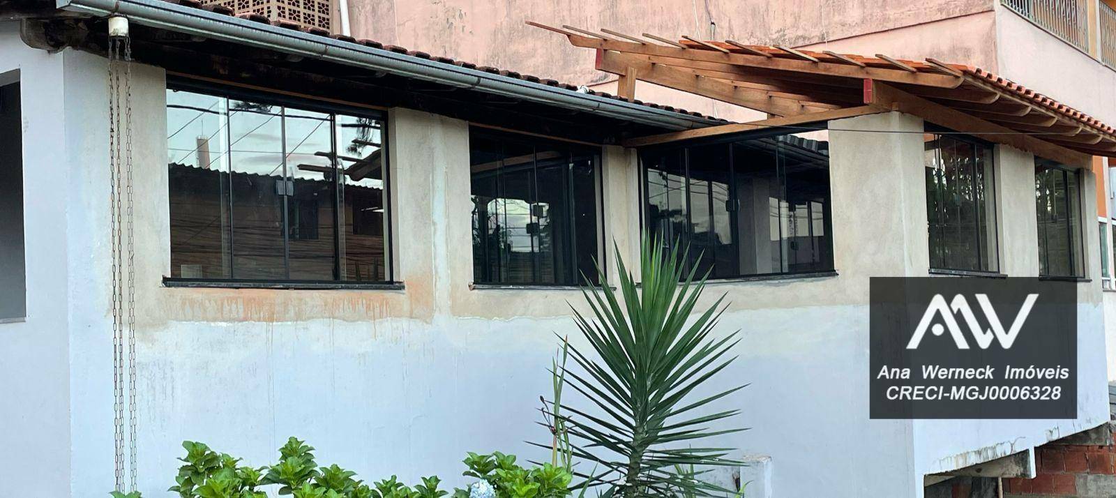 Casa à venda com 3 quartos, 94m² - Foto 1