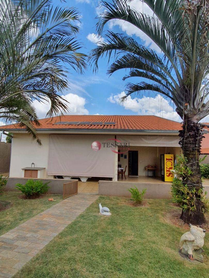 Casa à venda com 3 quartos, 300m² - Foto 1