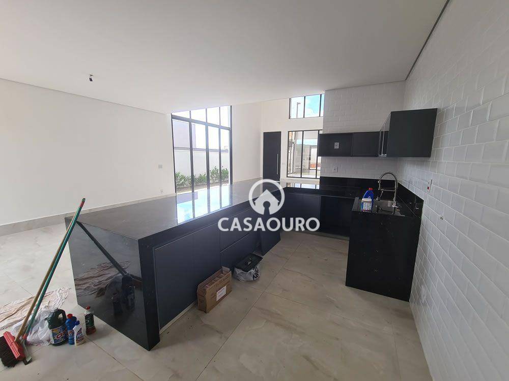 Casa de Condomínio à venda com 4 quartos, 247m² - Foto 5