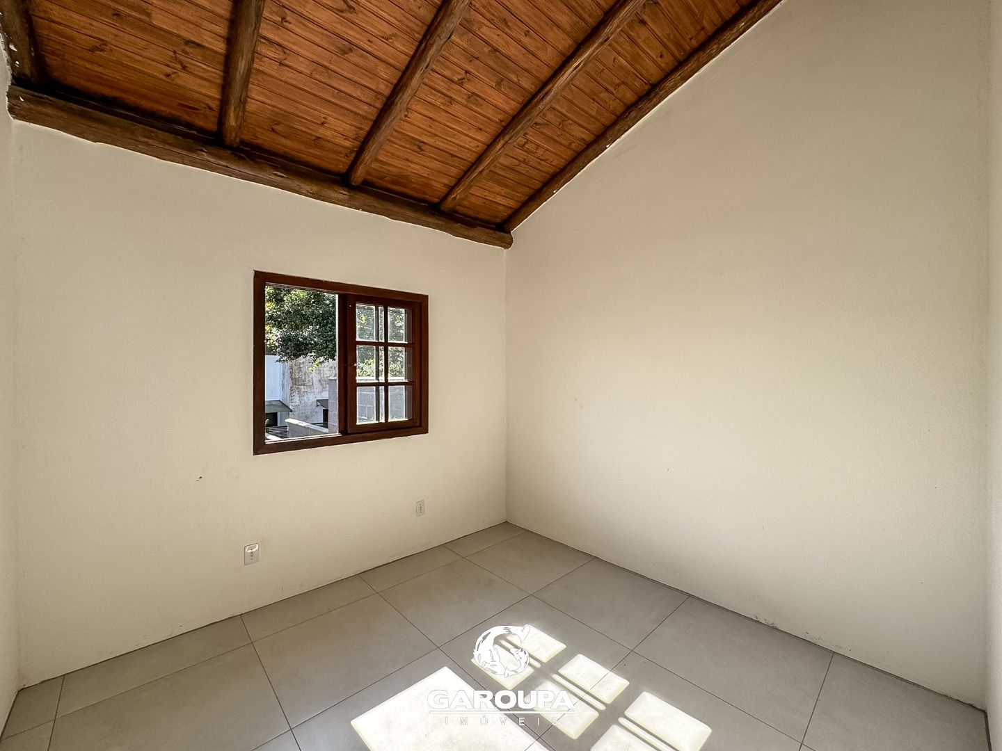 Casa à venda com 2 quartos, 70m² - Foto 9