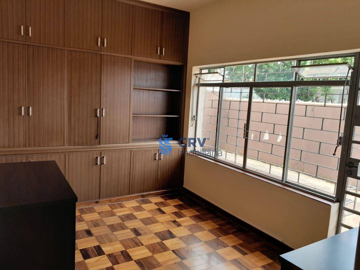 Casa para alugar com 6 quartos, 300m² - Foto 4