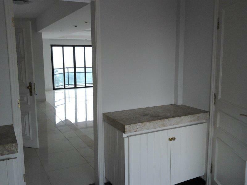 Apartamento para alugar com 4 quartos, 287m² - Foto 8