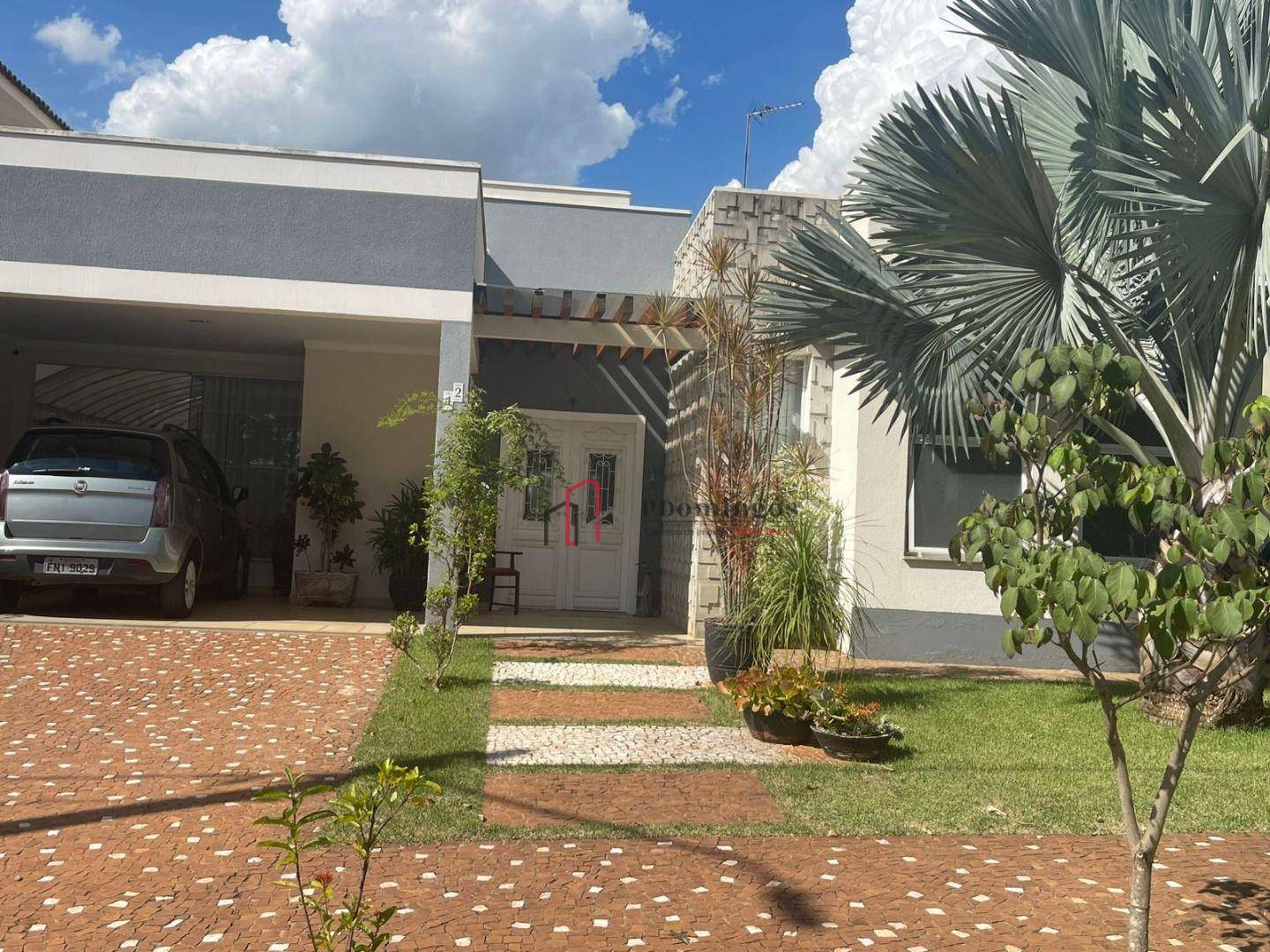 Casa de Condomínio à venda com 3 quartos, 232m² - Foto 1