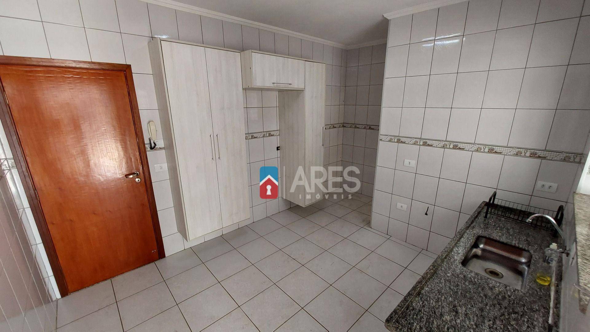 Casa para alugar com 3 quartos, 210m² - Foto 5