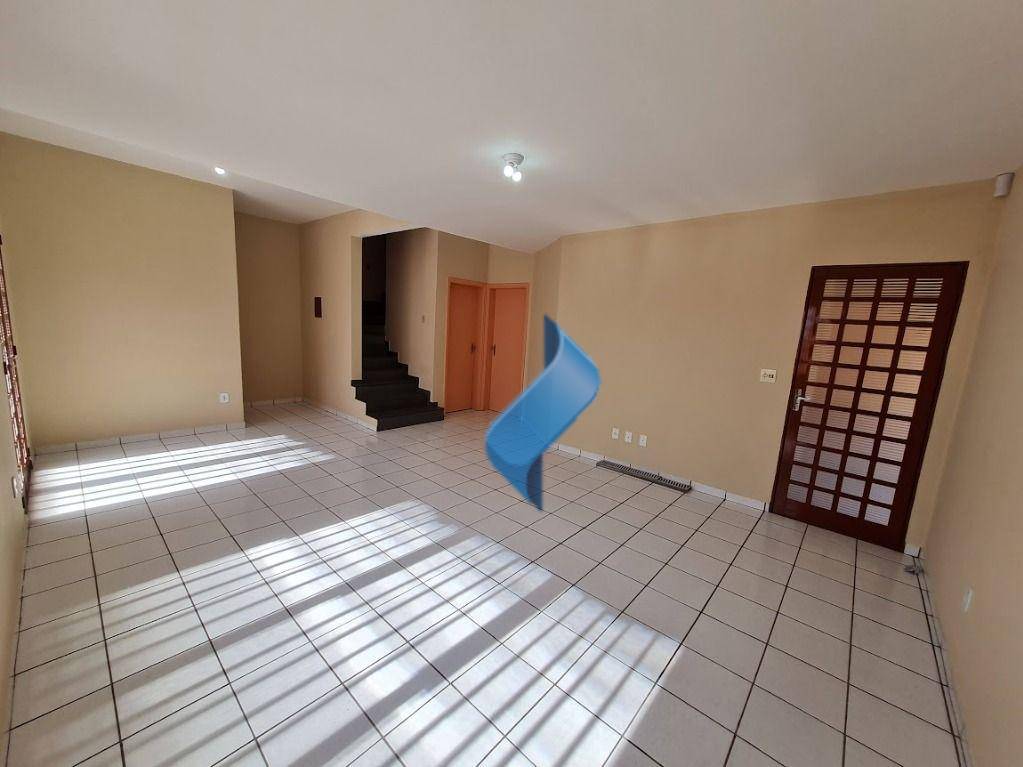 Casa para alugar com 3 quartos, 107m² - Foto 3