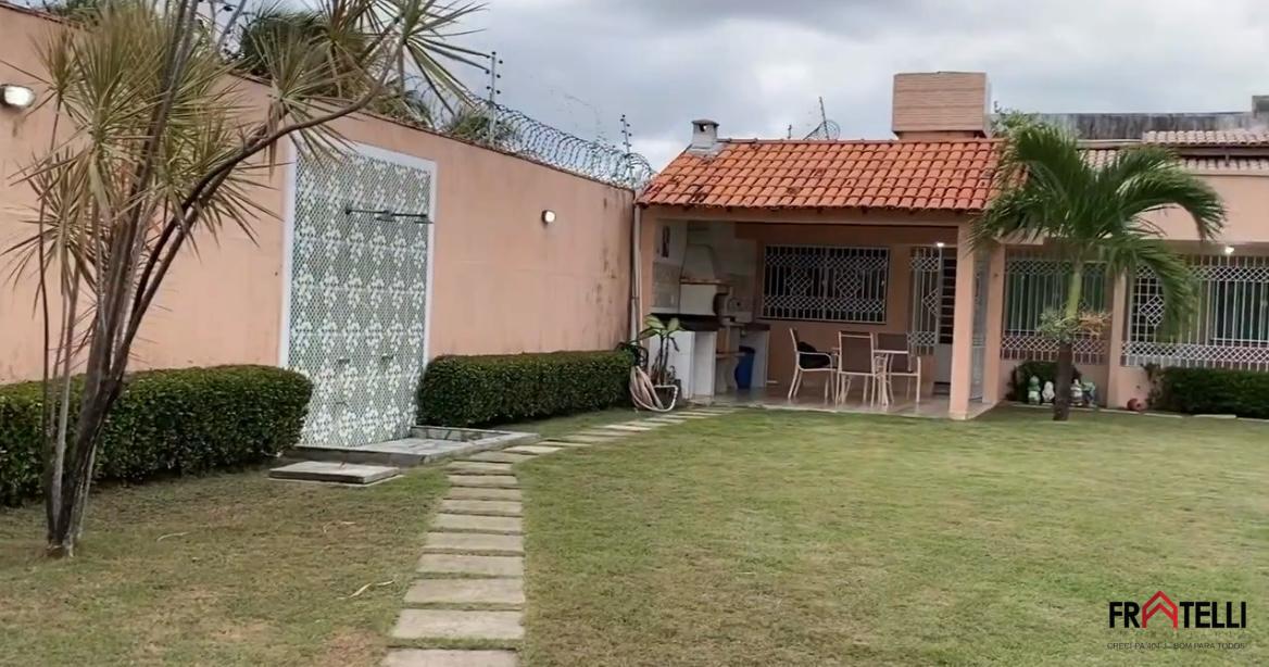 Casa à venda com 4 quartos, 600m² - Foto 2