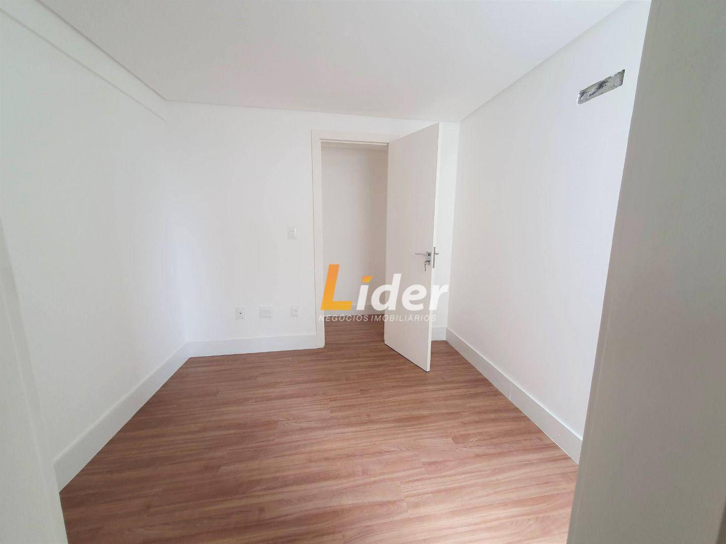 Apartamento à venda com 4 quartos, 170m² - Foto 11