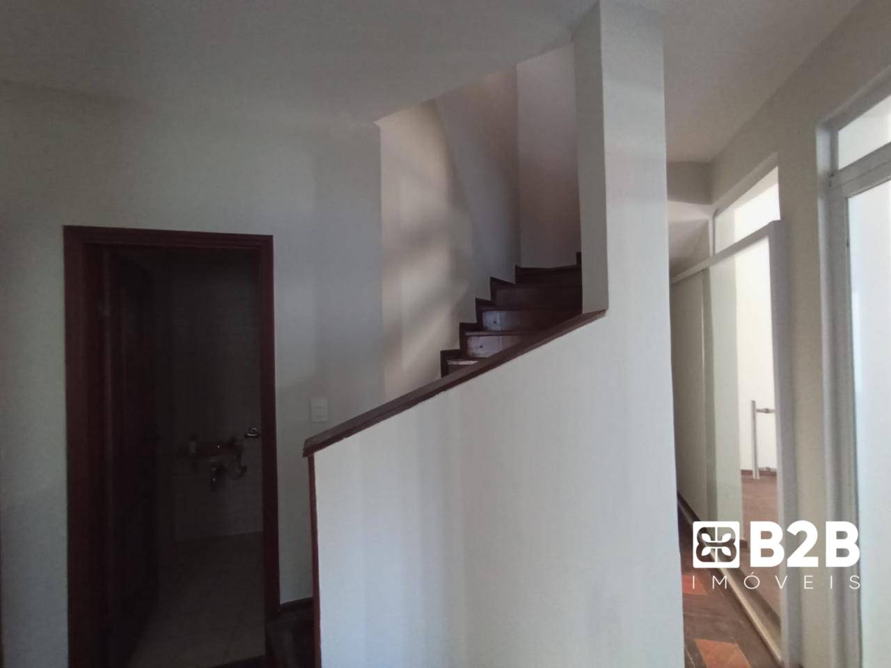 Casa à venda com 4 quartos, 189m² - Foto 4