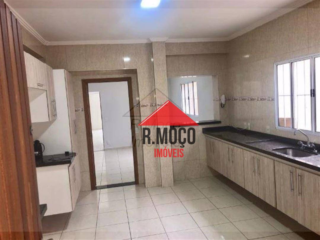 Sobrado à venda com 4 quartos, 220m² - Foto 1