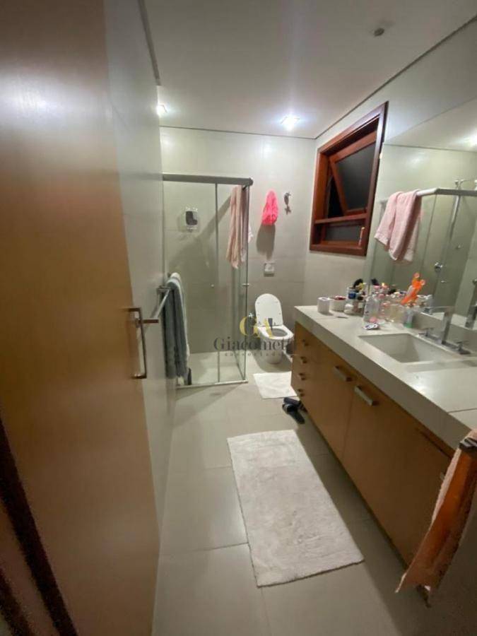 Casa de Condomínio à venda com 4 quartos, 450m² - Foto 35