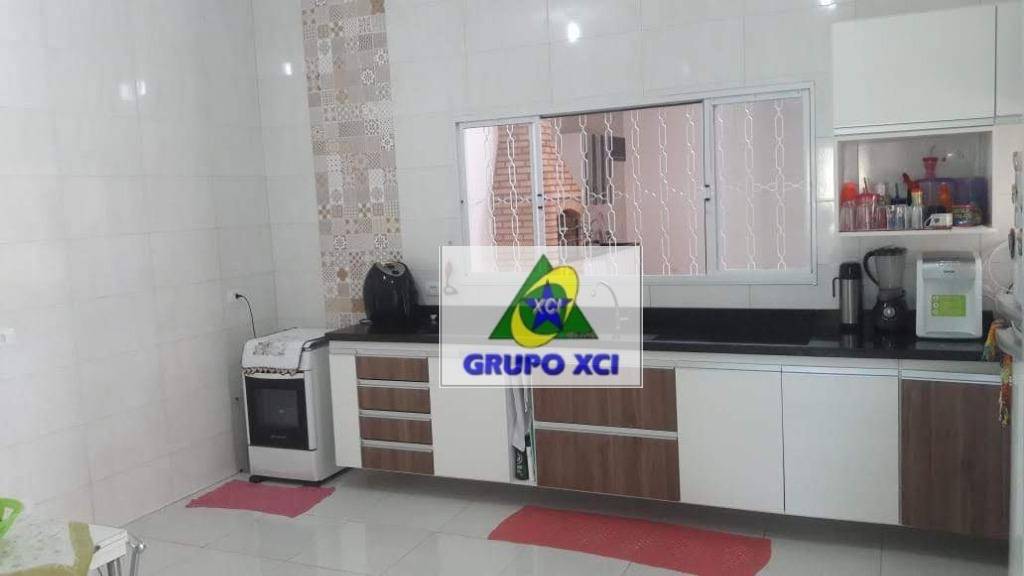 Casa à venda com 3 quartos, 250m² - Foto 14