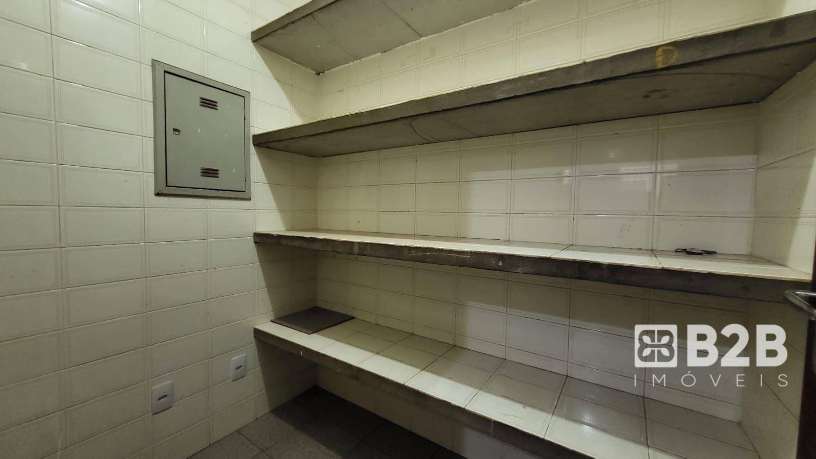 Casa para alugar com 6 quartos, 416m² - Foto 25