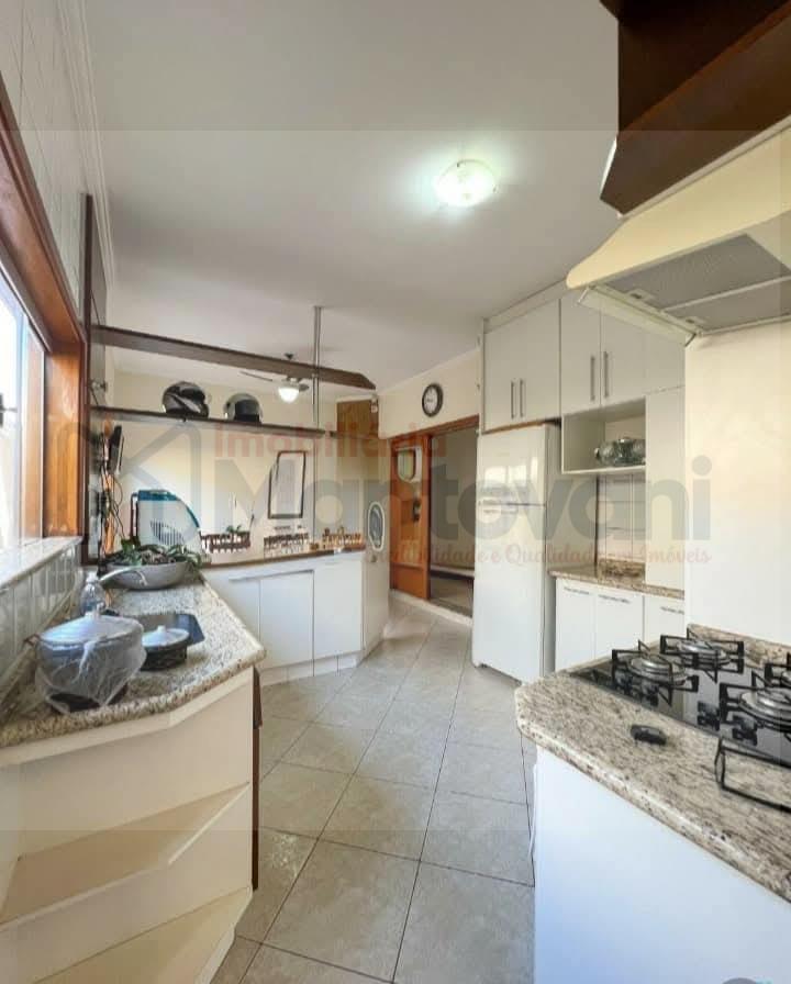 Casa à venda com 3 quartos, 540m² - Foto 2
