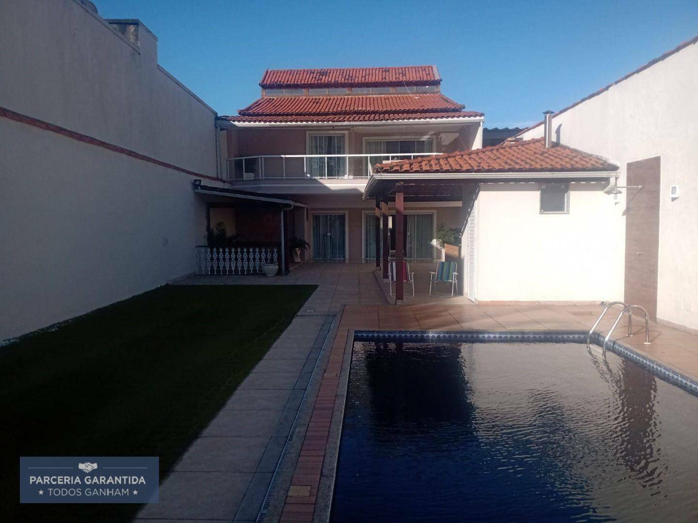 Casa à venda com 4 quartos, 373m² - Foto 1