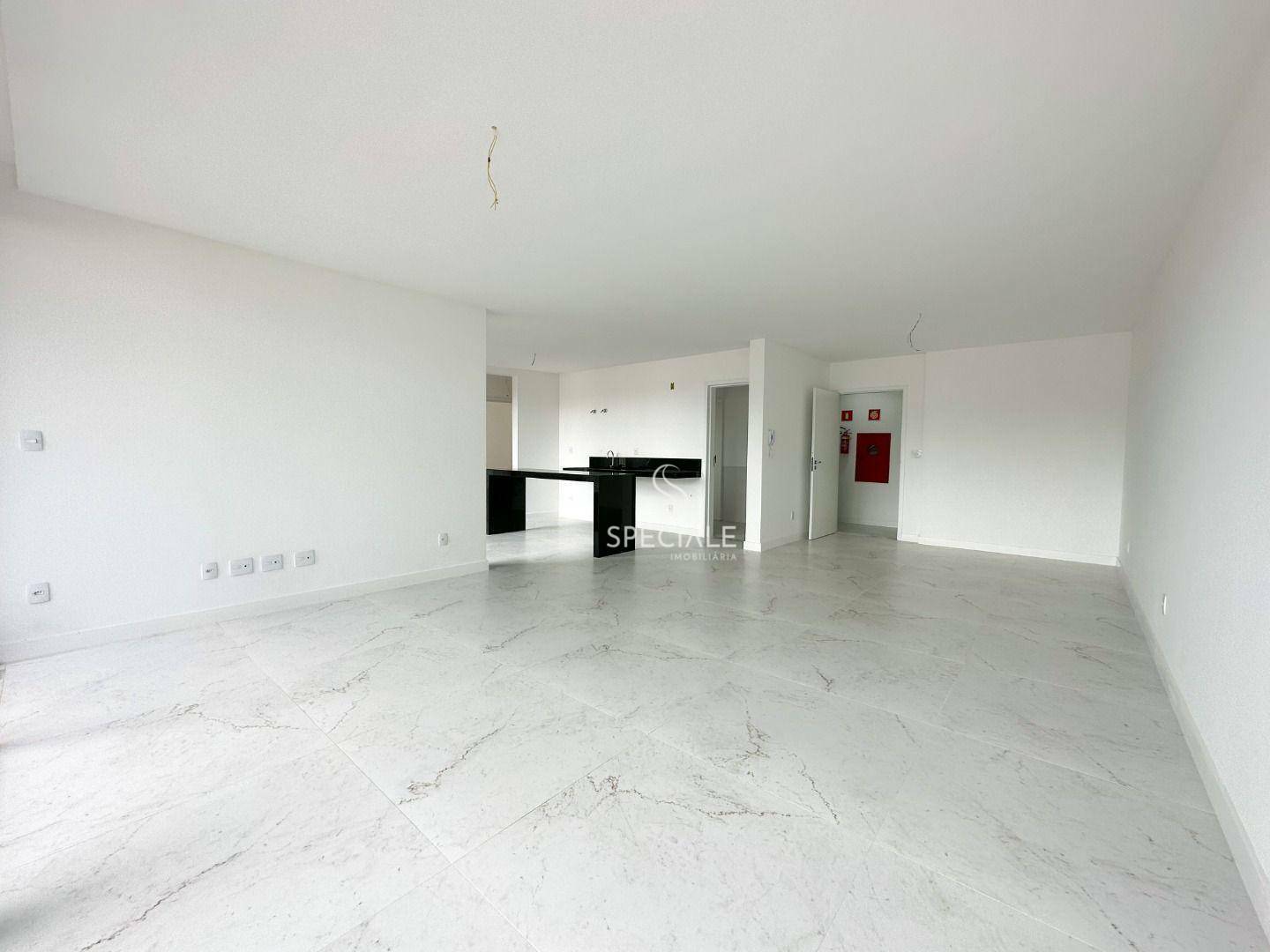 Apartamento à venda com 3 quartos, 120m² - Foto 2