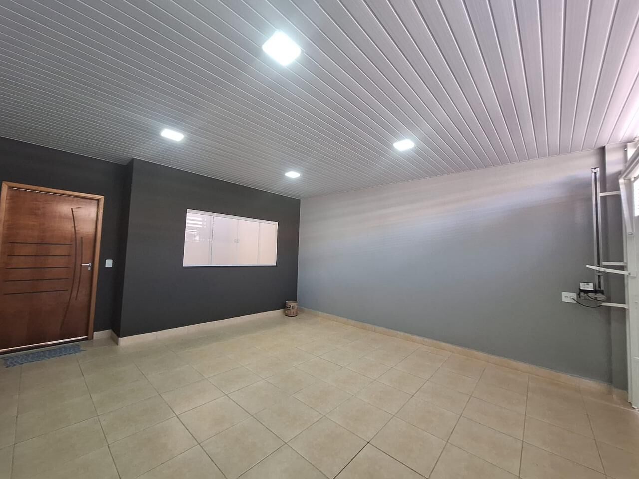 Casa à venda com 2 quartos, 105m² - Foto 1