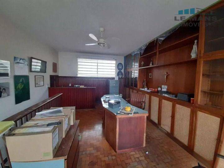 Casa para alugar com 4 quartos, 367m² - Foto 10