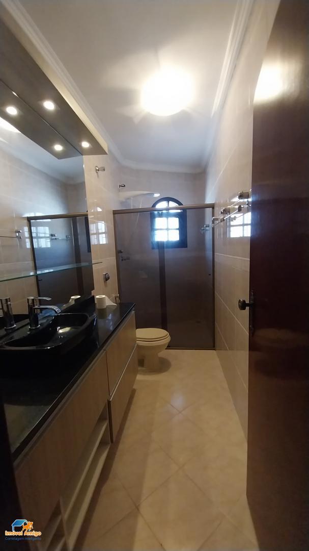 Casa à venda com 3 quartos, 198m² - Foto 4