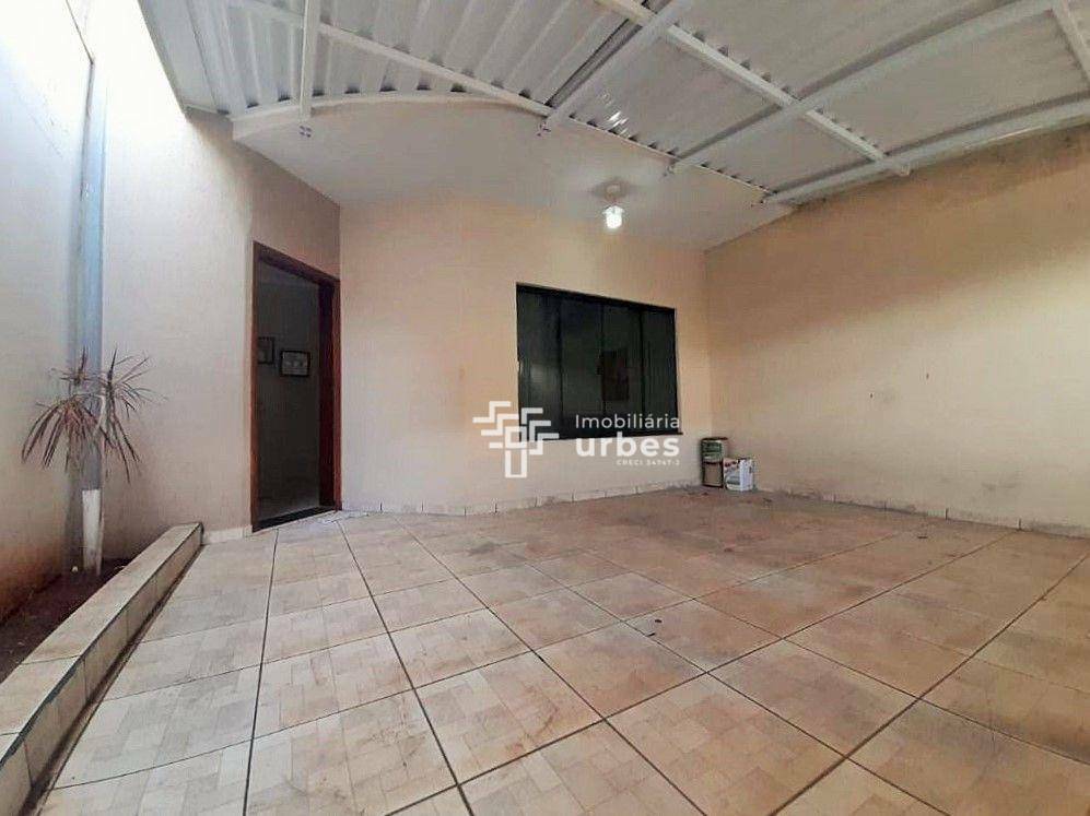 Casa à venda com 2 quartos, 129m² - Foto 3