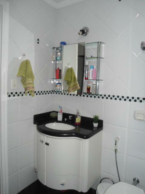 Apartamento à venda com 2 quartos, 69m² - Foto 2