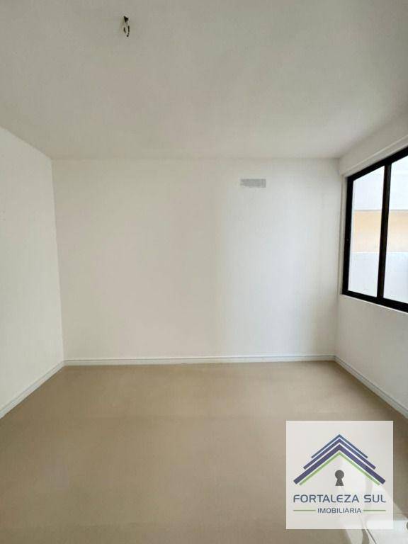 Apartamento à venda com 3 quartos, 83m² - Foto 18