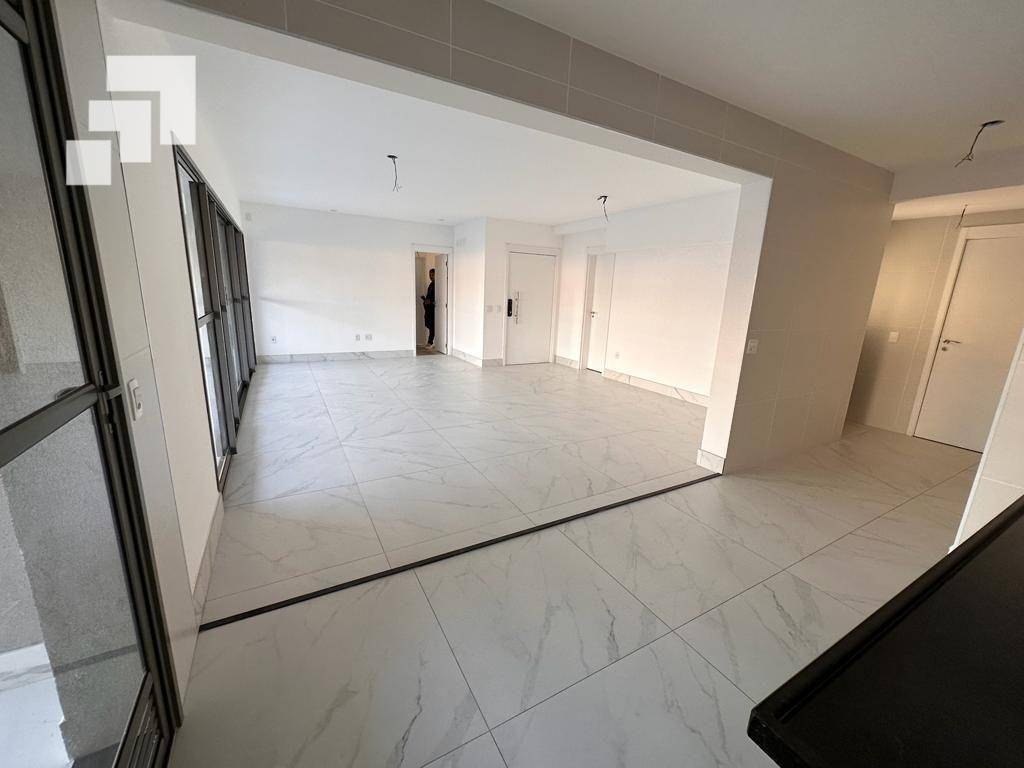 Apartamento à venda com 4 quartos, 156m² - Foto 3