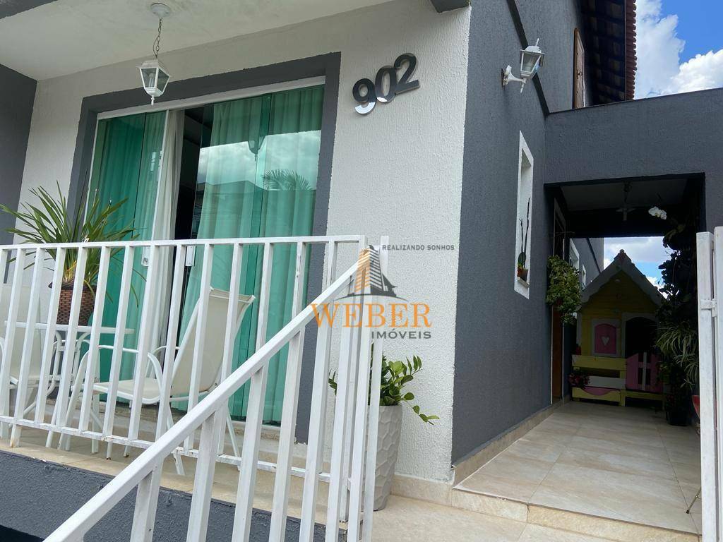 Casa de Condomínio à venda com 3 quartos, 240m² - Foto 2