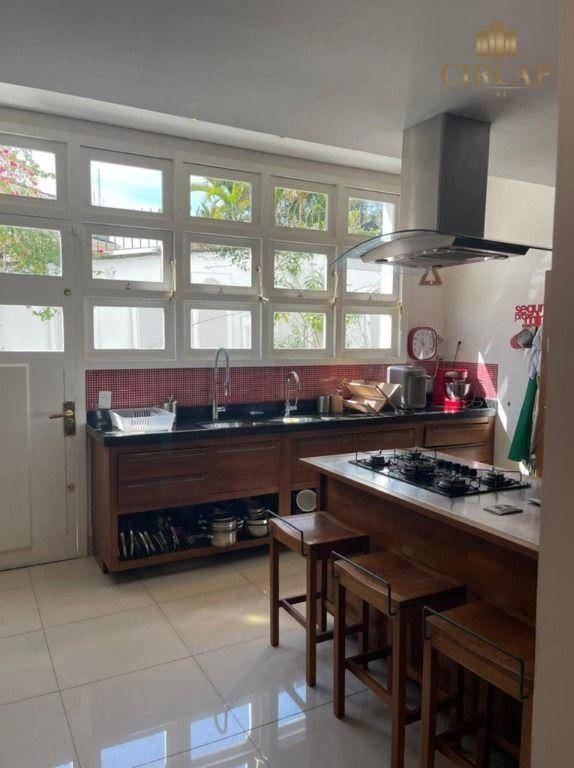 Casa à venda com 8 quartos, 650m² - Foto 14