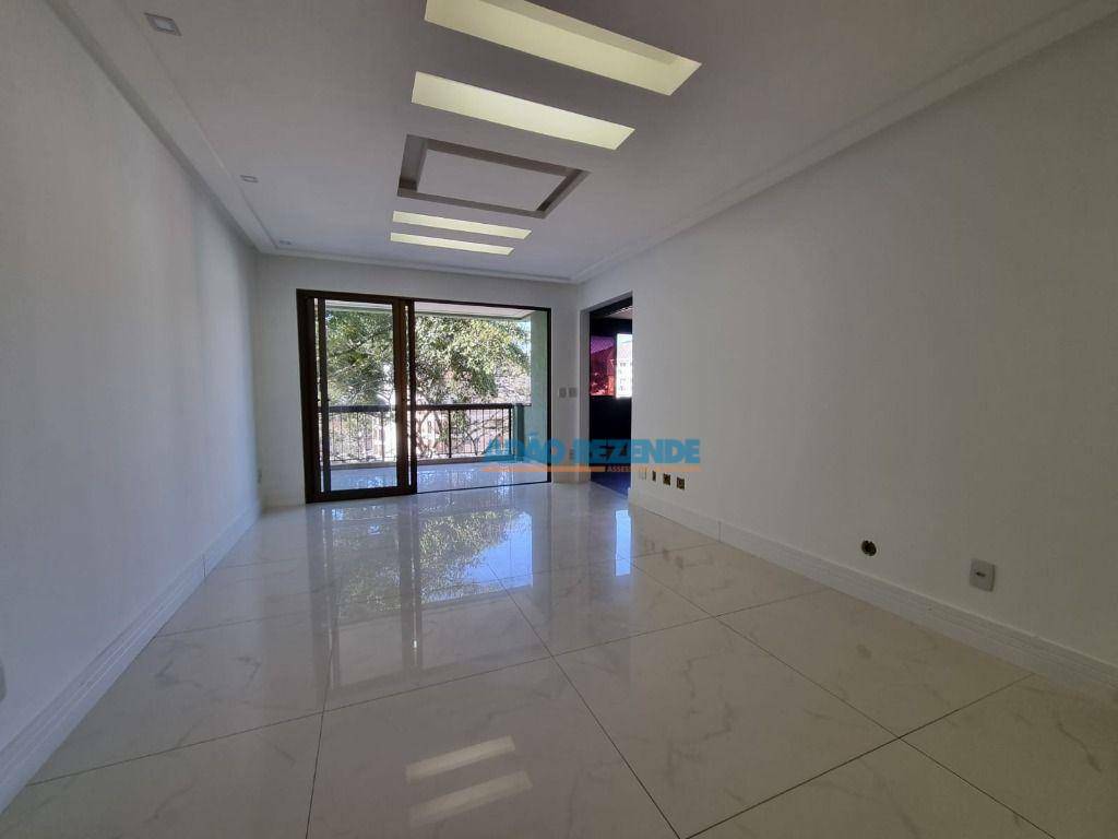 Apartamento à venda com 3 quartos, 154m² - Foto 3