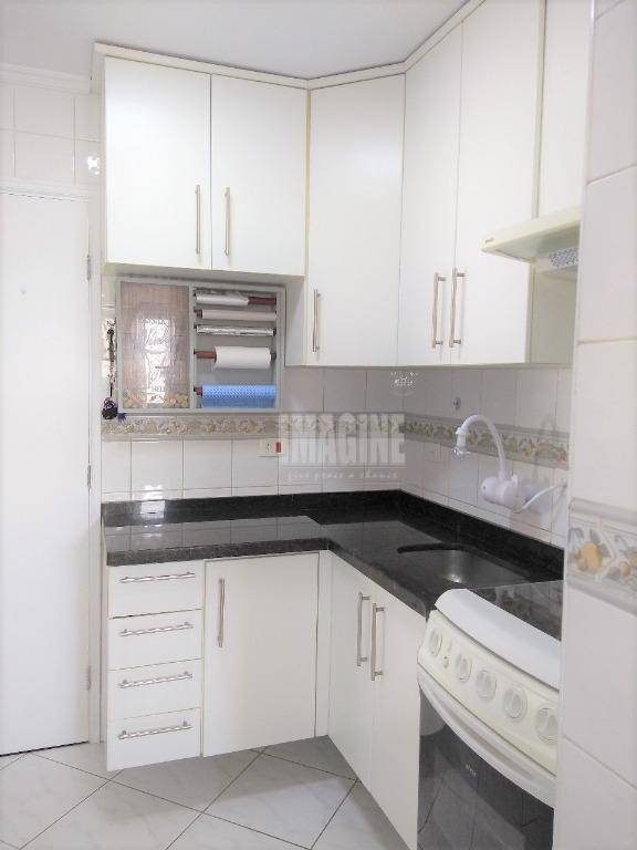 Apartamento à venda com 3 quartos, 70m² - Foto 3