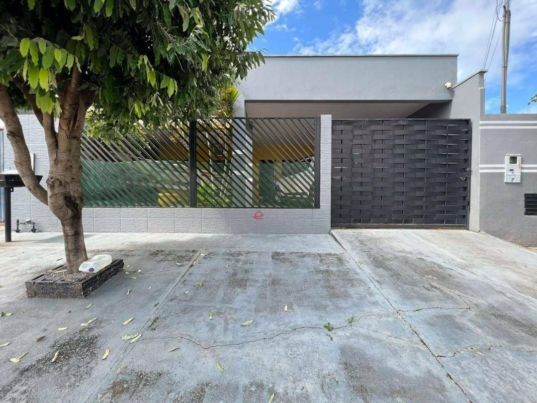 Casa à venda com 2 quartos, 163m² - Foto 1