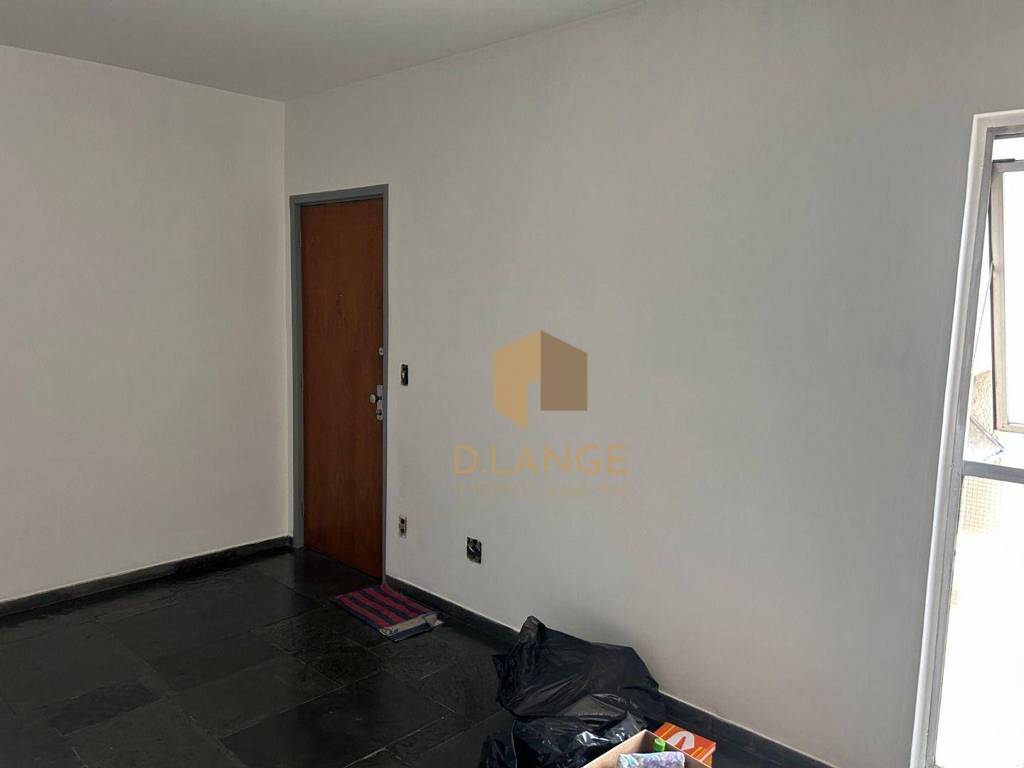 Apartamento à venda com 2 quartos, 70m² - Foto 2