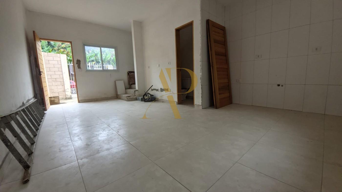Casa à venda com 2 quartos, 62m² - Foto 2