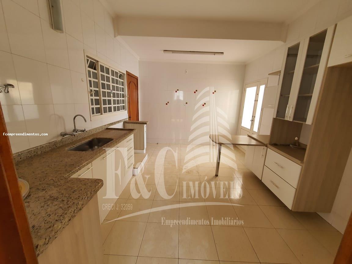 Casa à venda com 3 quartos, 355m² - Foto 1