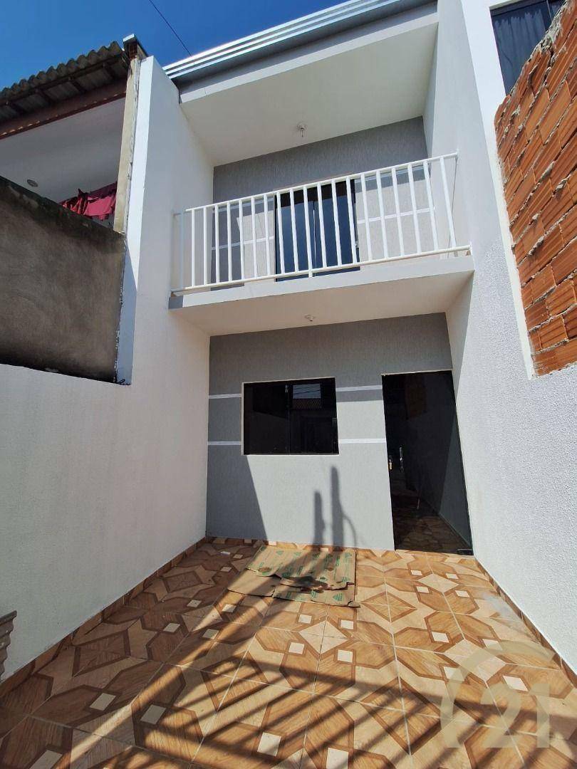 Casa à venda com 2 quartos, 74m² - Foto 1