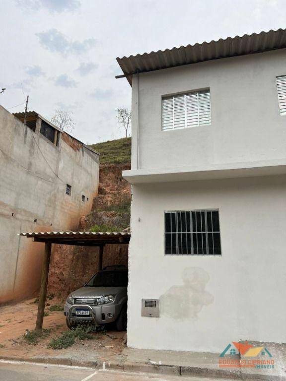 Casa à venda com 2 quartos, 50m² - Foto 2