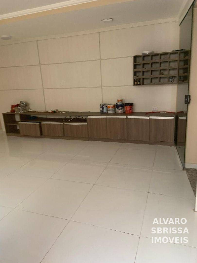 Casa para alugar com 4 quartos, 400m² - Foto 12