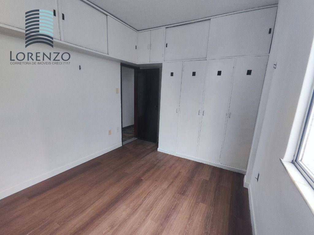 Apartamento para alugar com 3 quartos, 120m² - Foto 11