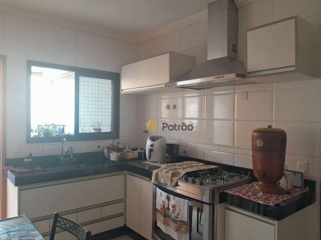 Apartamento para alugar com 3 quartos, 130m² - Foto 22