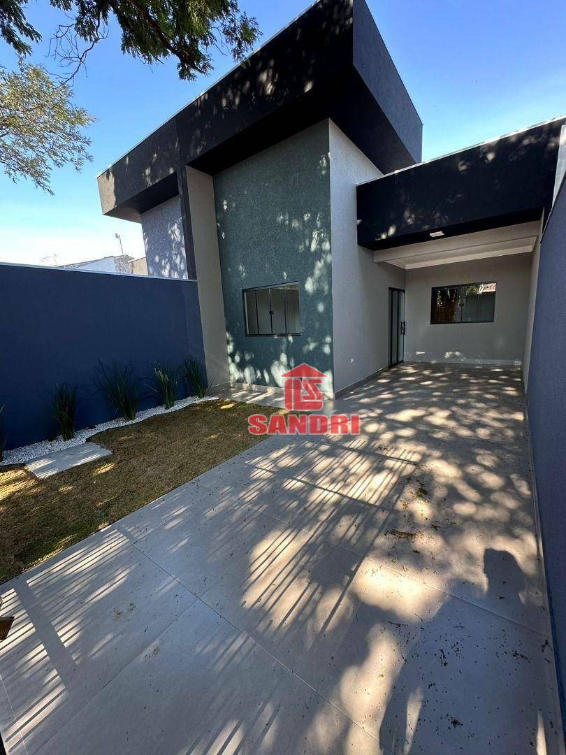 Casa à venda com 3 quartos, 75m² - Foto 1