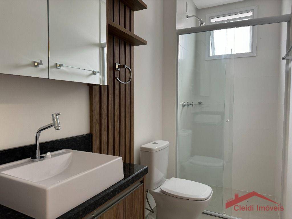 Apartamento para alugar com 2 quartos, 67m² - Foto 13