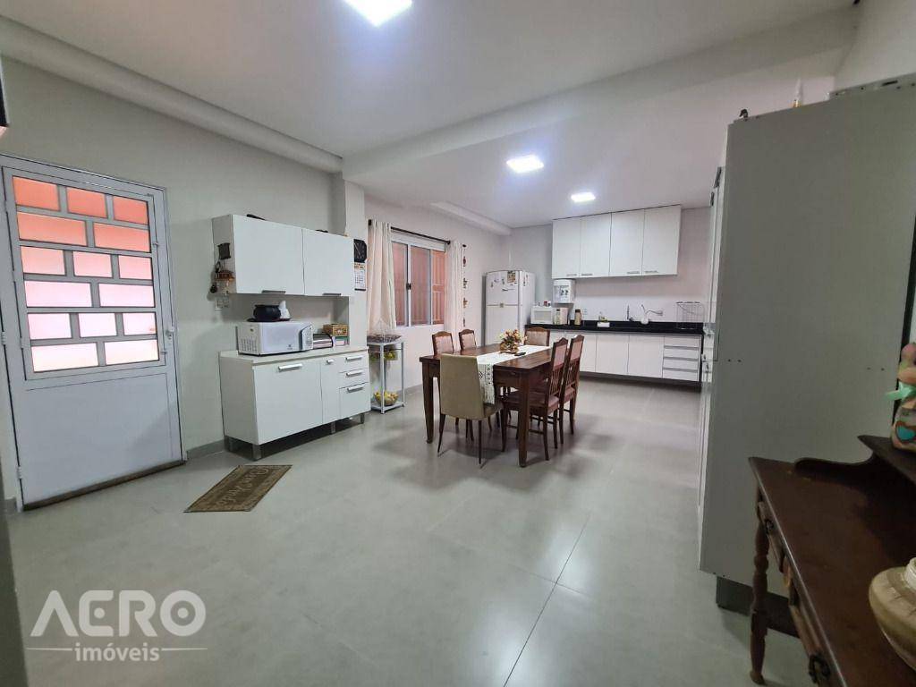 Casa à venda com 3 quartos, 248m² - Foto 32